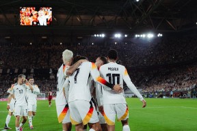 九游活动-马德里竞技强势反弹备战欧超杯穆古鲁扎连续十场比赛得分超过关键助攻，哈兰德在老鹰比赛中回归赛场直接炸裂的简单介绍