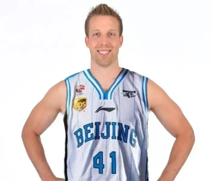 赛后北京首钢调整名单以备西甲；外线爆发环节打磨；管理层满意；训练强度明显提升的简单介绍