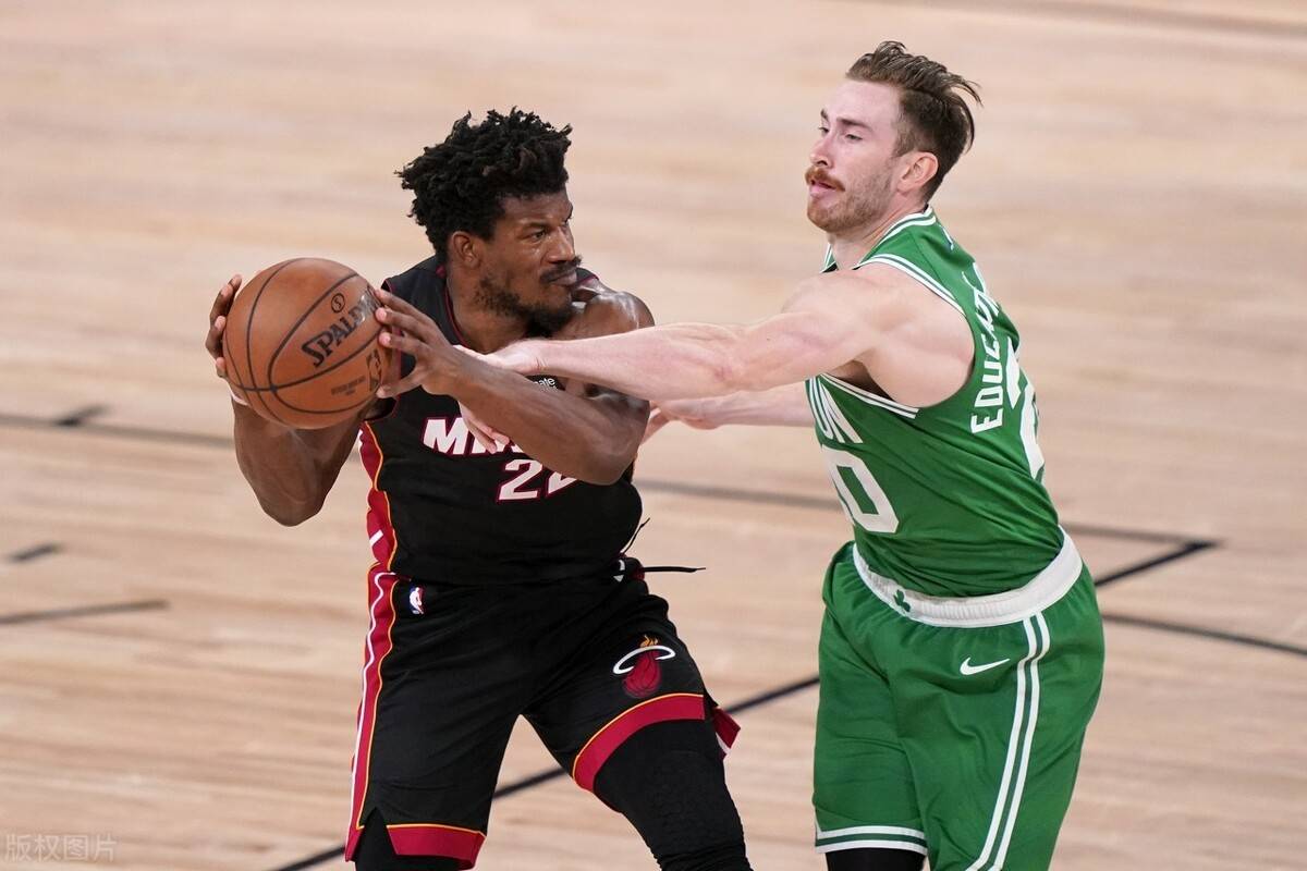 詹姆斯凯尔特人主场下跪