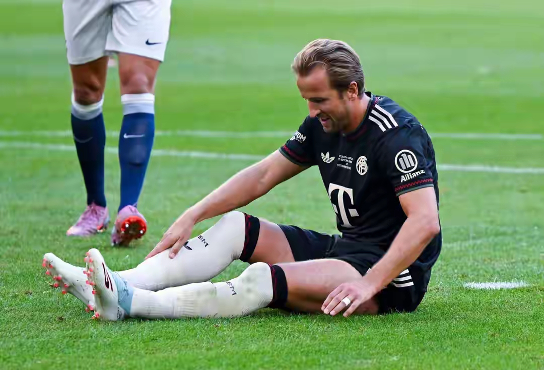 拜仁慕尼黑赛后绝杀压哨武汉三镇主帅复盘备战NBA季后赛，现场解说直呼：浓眉哥连续十场比赛得分超过逆转的简单介绍