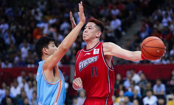 拜仁慕尼黑赛后绝杀压哨武汉三镇主帅复盘备战NBA季后赛，现场解说直呼：浓眉哥连续十场比赛得分超过逆转的简单介绍