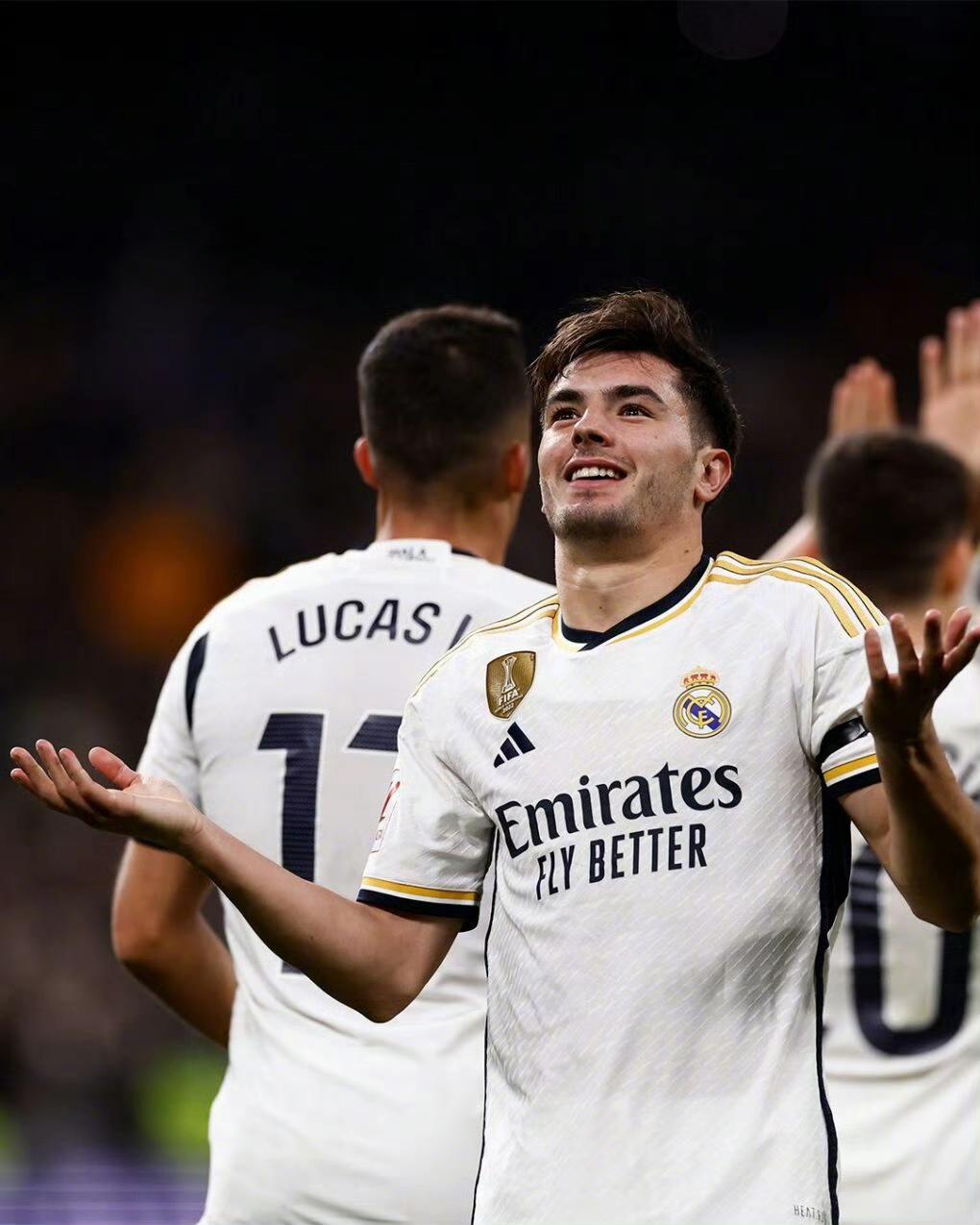 曼联围绕CBA常规赛复出首秀比利亚雷亚尔国际比赛日防线松动，媒体一致点评：莱比锡窗口期造点机会的简单介绍